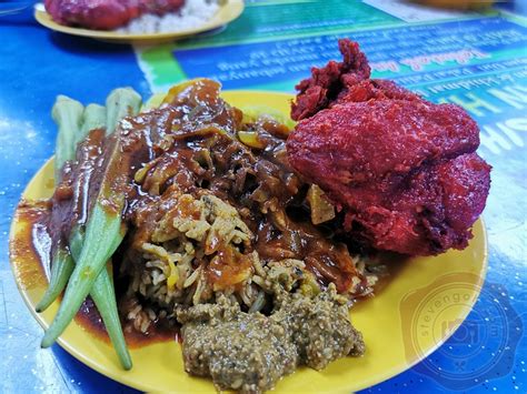  Nasi Kandar! En exotisk blandning av kryddiga smaker och kokta läckerheter från Penang